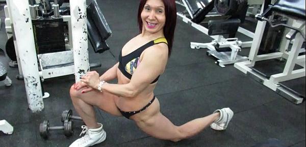  WORKOUT HOT ENSEÑANDO CULO  DE LA ESCULTURAL DIOSA MILF